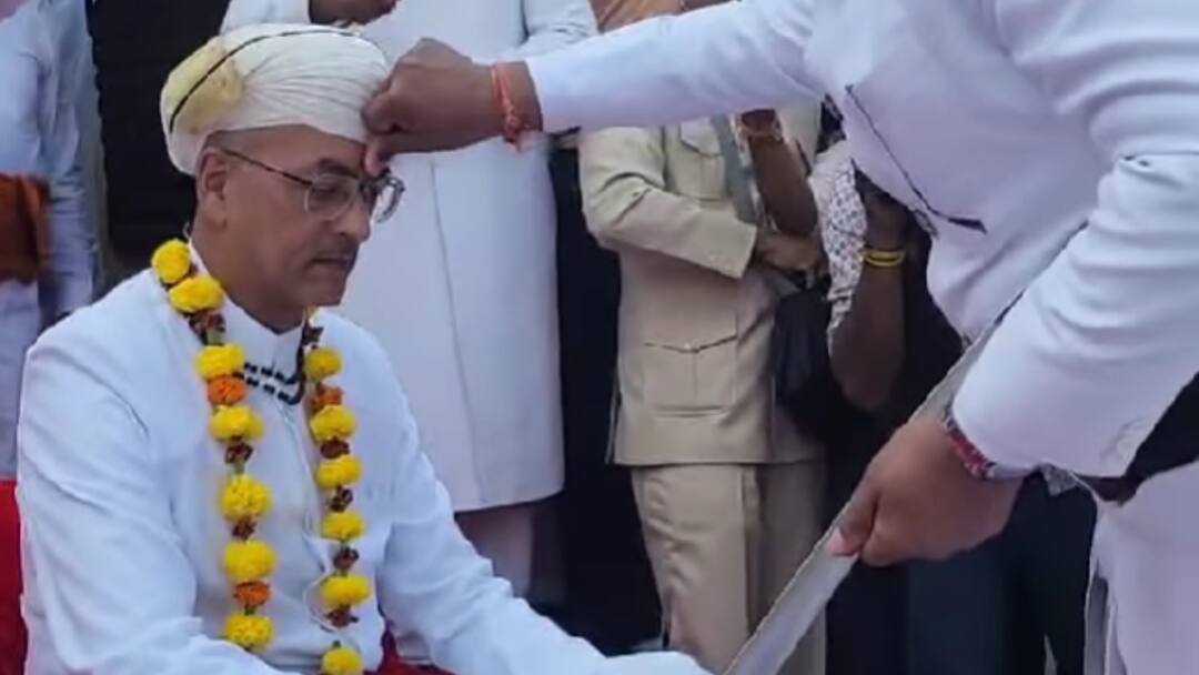 Rajasthan 'Maharaja' & BJP MLA Clash Over 'Right' To Royal Throne Of Udaipur; Stone-Pelting Outside Palace Tensions Outside Udaipur City Palace As BJP MLA Vishvaraj Singh Of Mewar Barred After Coronation Rajasthan 'Maharaja' & BJP MLA Clash Over 'Right' To Royal Throne Of Udaipur; Stone-Pelting Outside Palace