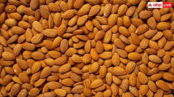 How many almonds should you eat per day? To stay healthy, you should eat around 5 to 6 almonds per day. People who do intense workouts can also eat 8 to 10 almonds. It is always more beneficial to eat almonds soaked in water. Eating almonds on an empty stomach in the morning is considered beneficial.