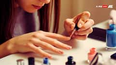 नाखूनों में नेल पेंट लगाने वाली लड़कियां हो जाएं सावधान, हो सकती है ये जानलेवा बीमारी