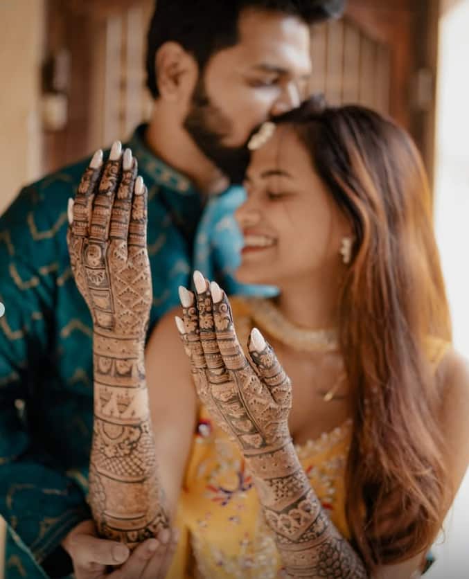 यावर कॅप्शन देत, सोनालीने म्हटलं की, “तू और मैं, अब हमेशा के लिए।