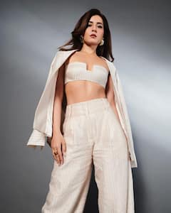 Raashi Khanna: వైట్ సూట్‌లో రాశీ ఖన్నా... గ్లామర్‌కు కేరాఫ్ అడ్రస్ అనేలా!