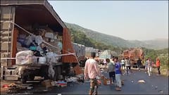 Nandurbar Accident : नंदुरबारच्या कोंडाईबारी घाटात पाच वाहनांचा विचित्र अपघात; एक ठार 15 जण गंभीर, वाहनांचेही मोठे नुकसान