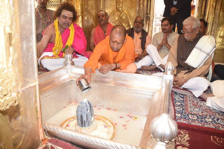 25 नवंबर के दिन काशी पहुंचे सीएम योगी आदित्यनाथ का दौरा बेहद व्यस्त रहा. इसके बाद वह अगले गंतव्य के लिए रवाना हुए.