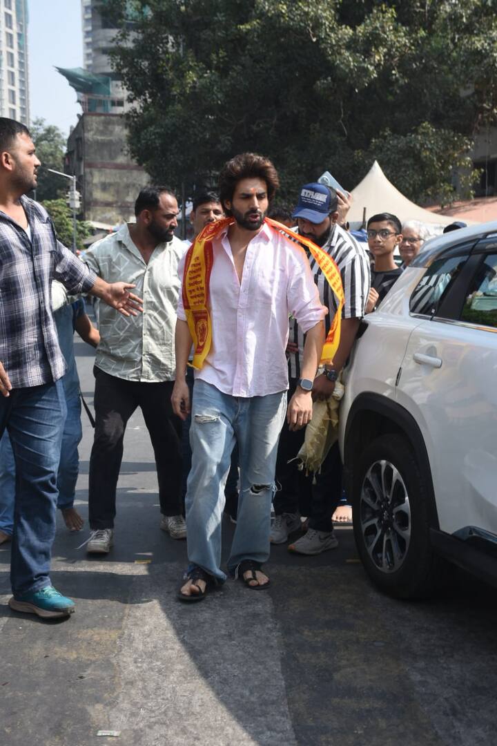 एक्टर की ये तस्वीरें अब सोशल मीडिया पर वायरल हो रही है.