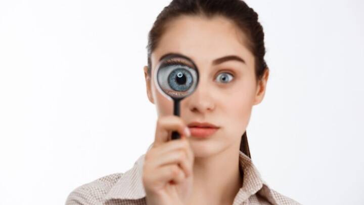 আমাদের চোখের জন্য, দৃষ্টিশক্তি উন্নত করার জন্য প্রয়োজনীয় ভিটামিন হল ভিটামিন এ। কিন্তু এমন কিছু ভিটামিন আছে যার আধিক্য চোখের ক্ষতি করে।