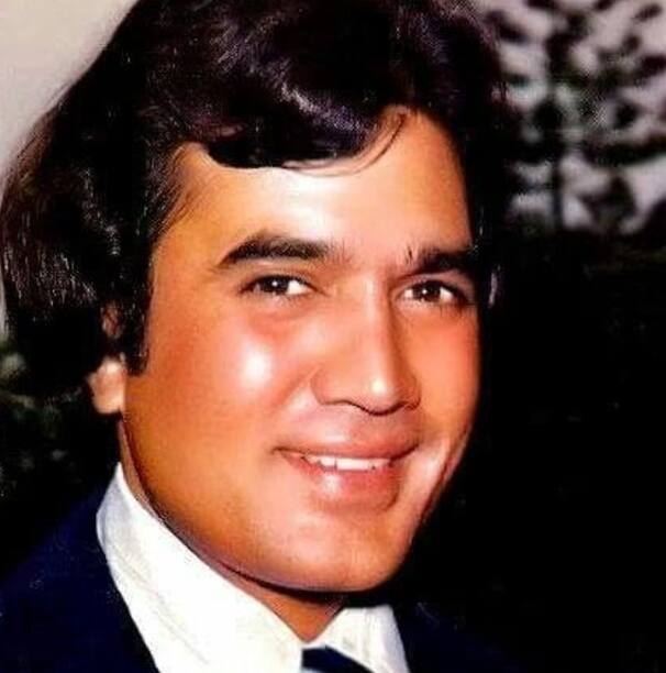 वहीं फिल्म के हीरो राजेश खन्ना हैं ये खबर न सिर्फ गांव में बल्कि आस-पास के गांव में भी आग की तरह फैल गई. जिसके बाद सुपरस्टार की एक झलक पाने के लिए सैकड़ों लोग उमड़ पड़े.