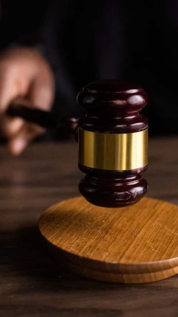 संविधान की प्रस्तावना में क्या लिखा है?