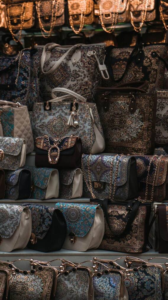 दिल्ली के 5 बेहतरीन मार्केट, जहां 100 रुपये में मिलते हैं खूबसूरत और स्टाइलिश बैग