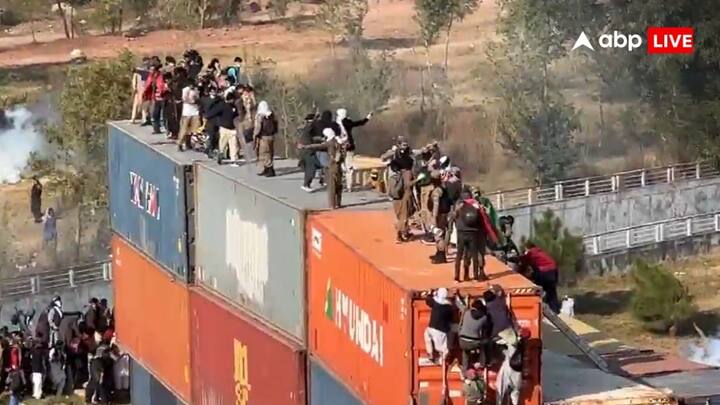 इमरान खान की पार्टी तहरीक ए इंसाफ ने पाकिस्तान में कसम खा ली है कि यह प्रदर्शन तब तक नहीं थामेगा, जब तक इमरान खान जेल से बाहर नहीं आ जाते. इन प्रदर्शनों के बीच छह सुरक्षाकर्मी भी मारे गए हैं और दर्जनों घायल हो गए हैं. इमरान खान पार्टी ने स्पष्ट रूप से कहा है कि वह इस प्रदर्शन को रोकने वाले नहीं है.