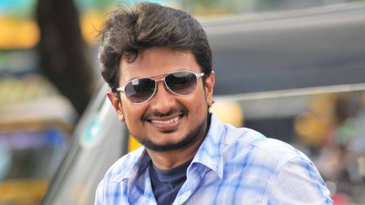 ஆளும் கட்சியான திராவிட முன்னேற்ற கழகத்தின் தலைவர் மு.க.ஸ்டாலின் துர்கா தம்பதிக்கு மகனாக பிறந்தவர் உதயநிதி ஸ்டாலின். 1977 ஆம் ஆண்டு சென்னையில் பிறந்த இவர் தொடக்கத்தில் அரசியலில் இருந்து விலகியே இருந்தார். 2008 ஆம் ஆண்டு விஜய் நடித்து வெளிவந்த குருவி திரைப்படத்தை தனது ரெட் ஜெயன்ட் மூவீஸ் தயாரித்தது. தயாரித்த முதல் படமே உதயநிதிக்கு தோல்விப்படமாகவே அமைந்தது