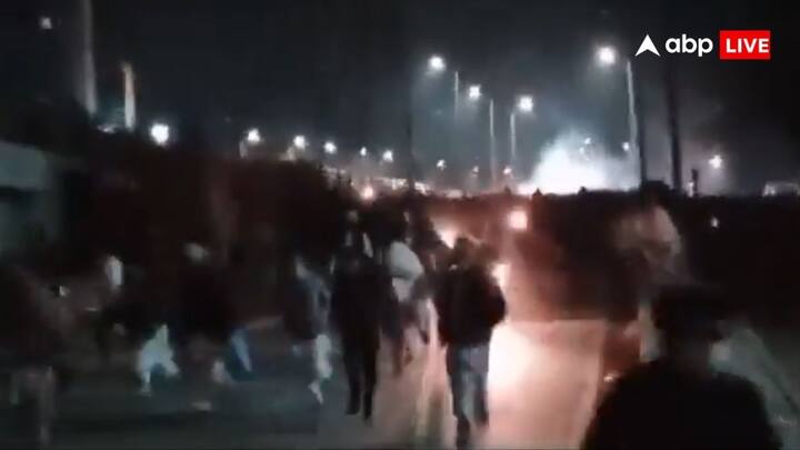 यह प्रदर्शन की तस्वीर बता रही हैं कि देश पर संकट भारी है और यह लोग रुकने वाले नहीं है क्योंकि प्रदर्शनकारी मरने तक के लिए तैयार है.