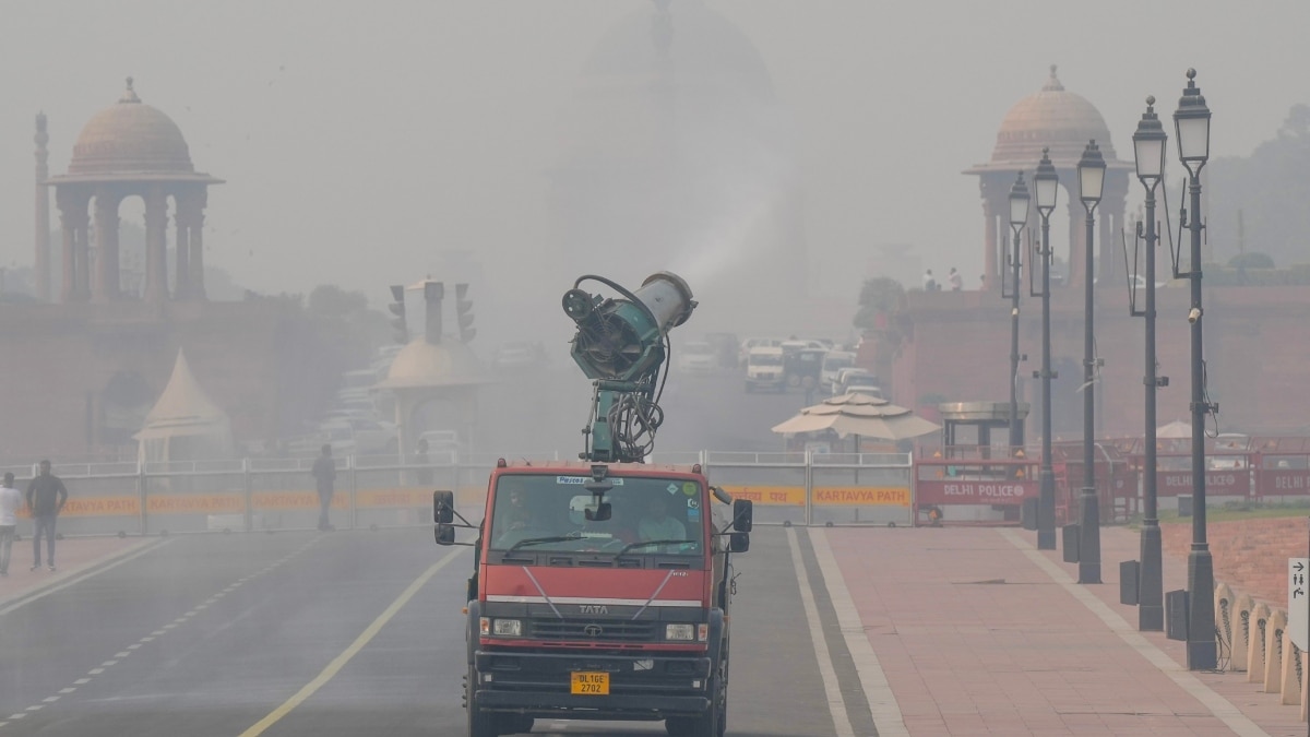 दिल्ली की AQI लगातार चौथे दिन बहुत ‘खराब’, तापमान भी गिरा, इस मौसम की दूसरी सबसे ठंडी रात