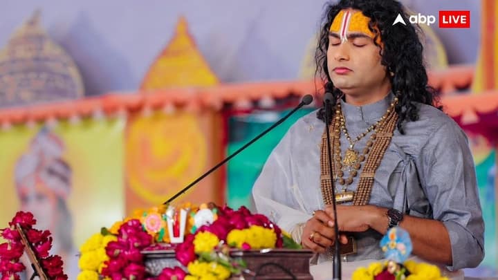 Aniruddhacharya Maharaj: वृंदावन के कथावाचक अनिरुद्धाचार्य महाराज सोशल मीडिया पर इन दिनों अपनी पत्नी आरती तिवारी के साथ चर्चे में हैं. आरती तिवारी जिन्हें भक्त गुरु मां के नाम से भी जानते हैं.