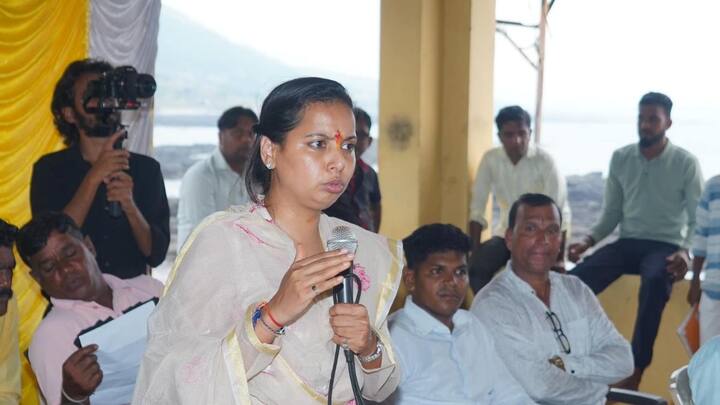 त्यामुळे देवेंद्र फडणवीस पुन्हा एकदा महाराष्ट्राचे मुख्यमंत्री होतील, असे बोलले जात आहे.