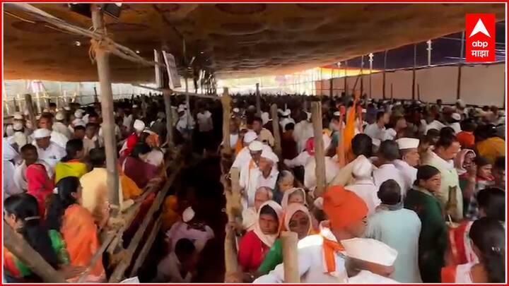 इंद्रायणीतीरी टाळ-मृदुंगाचा निनाद, ‘ज्ञानेश्वर महाराजांचा अखंड जयघोष’ आणि भगवा झेंडा उंचावत फेर-फुगड्यामध्ये देहभान विसरून नाचणाऱ्या वारकऱ्यांमुळे अलंकापुरी भक्तिरसात न्हाऊन निघाली.