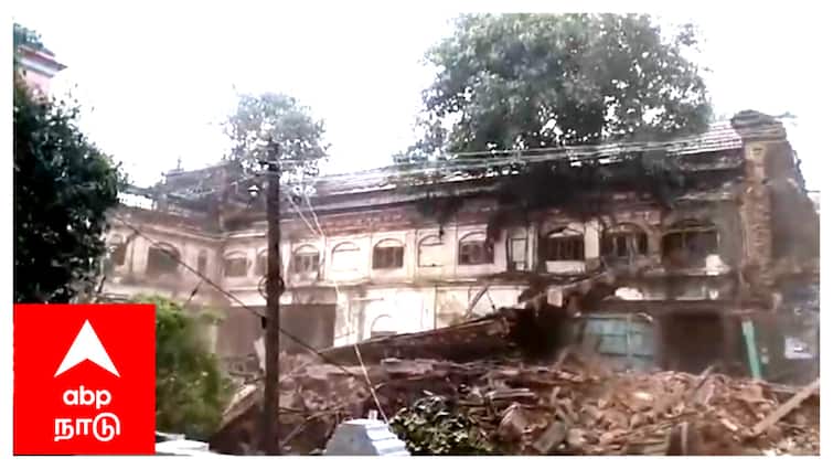 Mayiladuthurai Heavy Rain 150 Year Old Bungalow Collapsed Watch Video House Collapse: அதிர்ச்சி வீடியோ.. கனமழையால் இடிந்து விழுந்த பங்களா வீடு