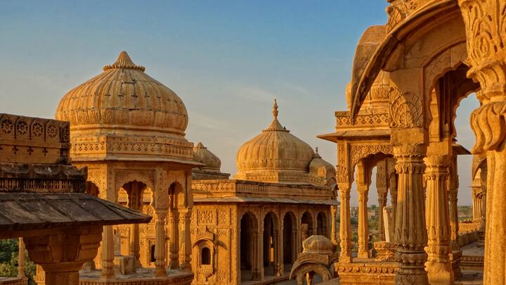 Every Attraction Is Worth The Time And Cost: All segments of tourists to India will find a place of their desire, be it budget travelers or luxurious travelers. If one is in search of spirituality, culture, or adventure and fun, India is a one stop destination. (Image source: Canva)