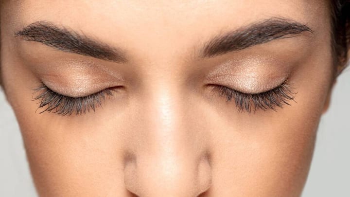 This is quite common and is caused by excessive oil production or fungal growth. Conditions like seborrheic dermatitis or mite infestation (Demodex) can also cause this problem.