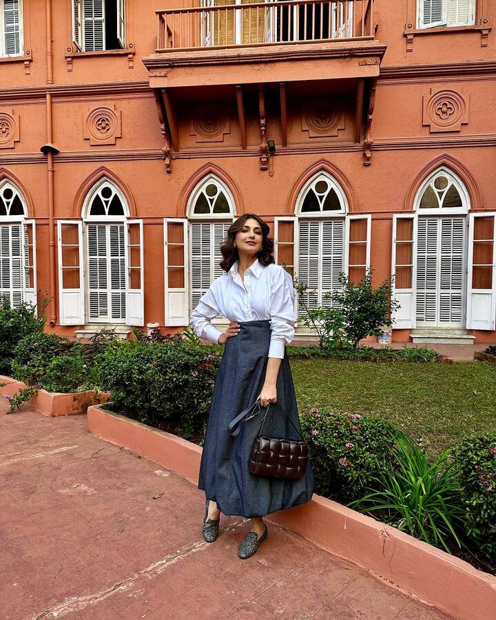 The actress seems to cherish her college memories through the post. In the photos, she is seen wearing a white shirt paired with a skirt.