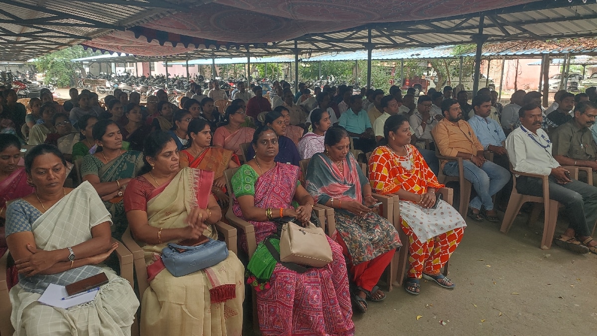 வருவாய்த்துறை அலுவலர் சங்கம் போராட்டம் - வெறிச்சோடிய அலுவலகம்... முடங்கிய பணிகள்