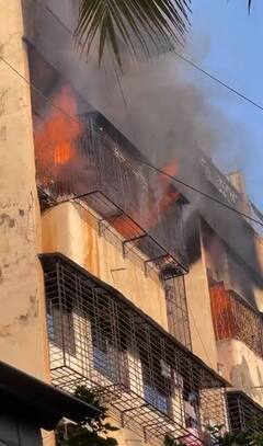 Andheri Fire: अंधेरीमधील वीर देसाई रोडवर रहिवाशी इमारतीला भीषण आग; अग्निशमन दलाच्या 4 गाड्या दाखल