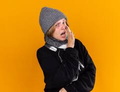 क्या आपको भी दूसरों से ज्यादा ठंड लगती है, कहीं ये इस विटामिन की कमी का संकेत तो नहीं