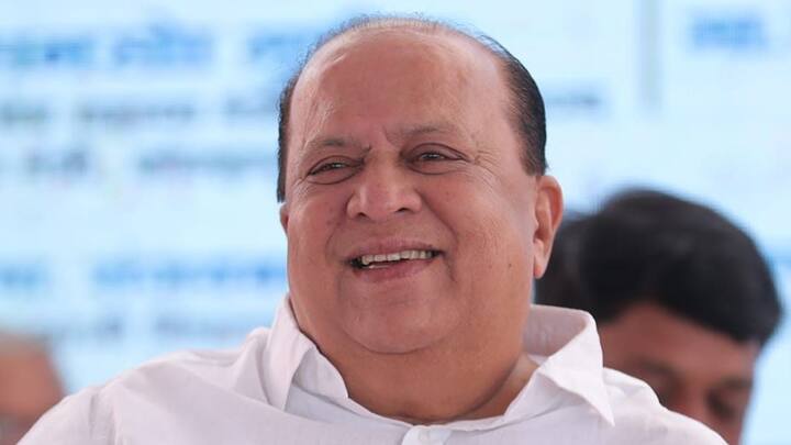 दरम्यान महायुतीने मोठा विजय मिळवला असला तरी अद्याप मुख्यमंत्रिपदाबाबतचा निर्णय झालेला नाही.