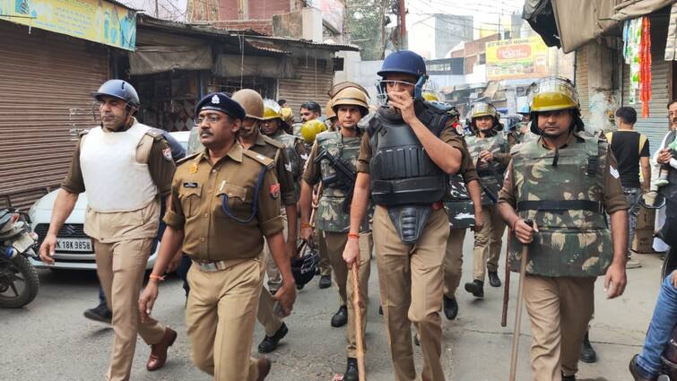 sambhal Violence update police alert for Friday prayers 70 magistrates imposed ann संभल में जुमे की नमाज को लेकर प्रशासन अलर्ट, 70 मजिस्ट्रेटों की ड्यूटी, चप्पे-चप्पे पर है पुलिस