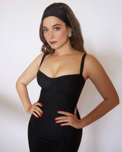 பார்பி பொம்மை போல் மாறிய தமன்னா! கருப்பு உடையில் கலக்கல் போட்டோ ஷூட்!