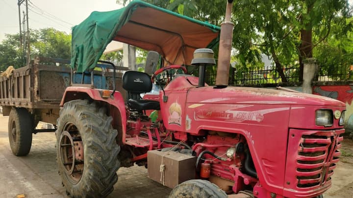 या धडकेत तीन तरुणांचा मृत्यू झालाय.