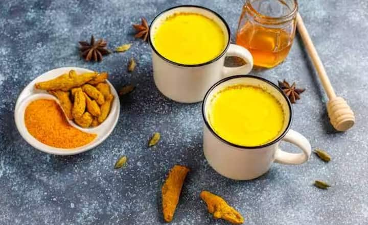 Drinking turmeric milk before sleeping has many benefits. This reduces stress and provides good sleep at night, keeping you active throughout the day. Drinking turmeric milk at night improves digestion and provides relief from flatulence or gas. Not only this, the immunity also increases rapidly.