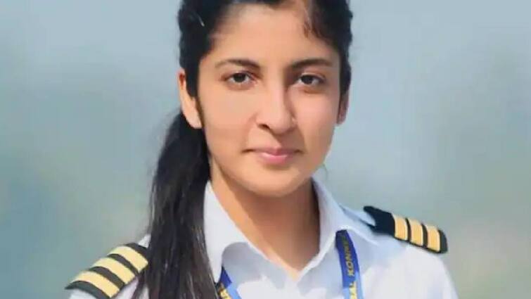 Air India Pilot age 25 Dies By Suicide In Mumbai Boyfriend pandit Arrested காதலர் கொடுத்த மன உளைச்சல்: அசைவ உணவுக்காக உயிரை விட்ட பெண் விமானி? என்ன நடந்தது?
