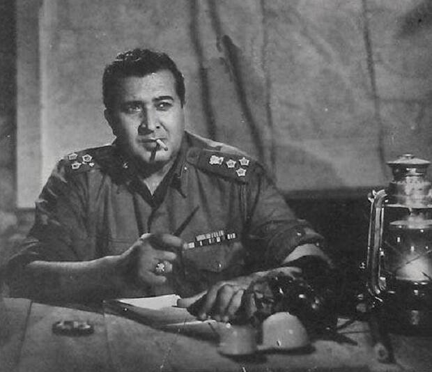 झकेरिया खान म्हणजेच जयंत यांचा जन्म पेशावरमधील पठाणी कुटुंबात 1915 मध्ये झाला. सुरुवातीच्या काळातच त्याने अभिनयात आपली कारकीर्द सुरू केली आणि त्याला 'लाल चित्ता' (1935) मध्ये पहिला ब्रेक मिळाला. निर्माता-दिग्दर्शक विजय भट्ट यांनी त्यांचे नामकरण केले आणि जयंत म्हणून ओळखले जाऊ लागले.