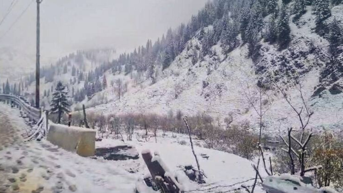 Kashmir Weather: कश्मीर घाटी में एक महीने पहले शुरू हुई कड़ाके की ठंड, अगले 24 घंटे में बर्फबारी की संभावना