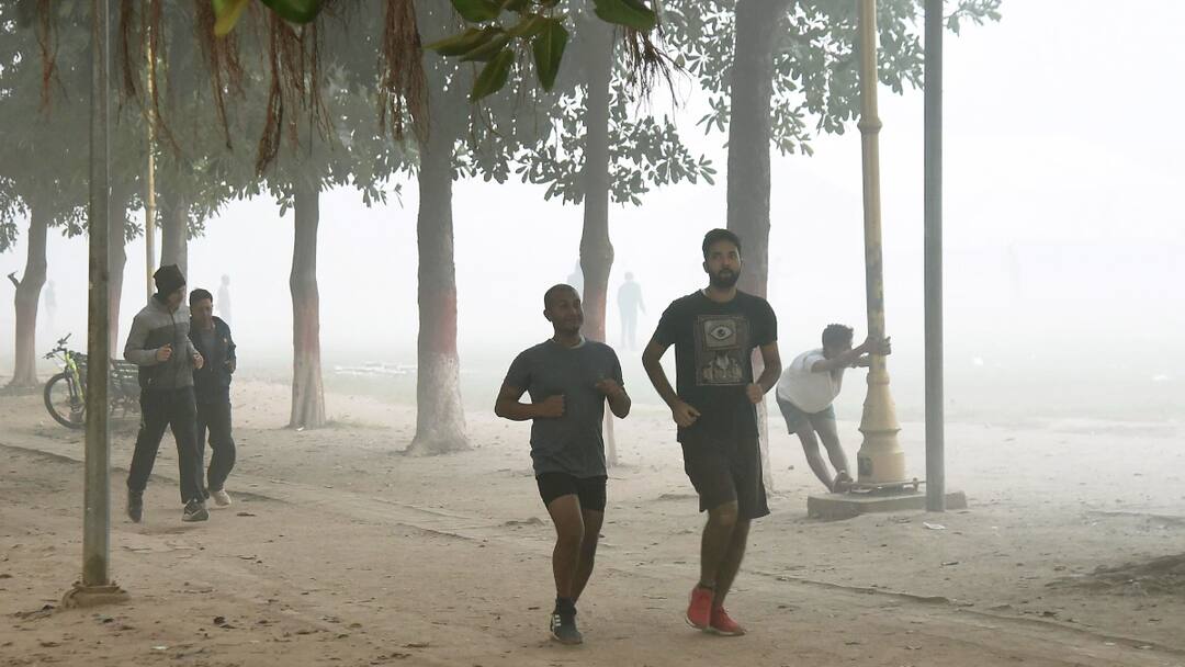 AQI Crosses 300 in Hajipur Biharsharif and Bhagalpur Check Air Quality Index Update of Bihar ANN Bihar AQI Today: हाजीपुर, बिहारशरीफ और भागलपुर में एक्यूआई 300 के पार, बिहार के बाकी जिलों का अपडेट देखें