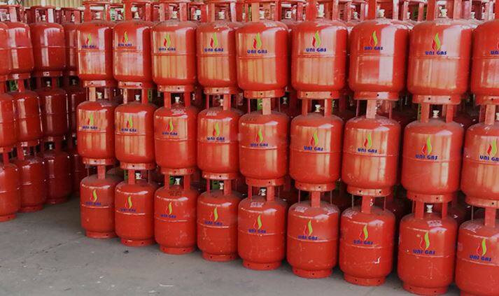 सरकार दर महिन्याच्या 1 तारखेला एलपीजीच्या किमतीत बदल करते. व्यावसायिक गॅस सिलिंडर आणि एलपीजीच्या किमतींमध्ये बदल दिसत आहेत. अशा परिस्थितीत यावेळीही एलपीजी सिलिंडरच्या दरात बदल अपेक्षित आहे.