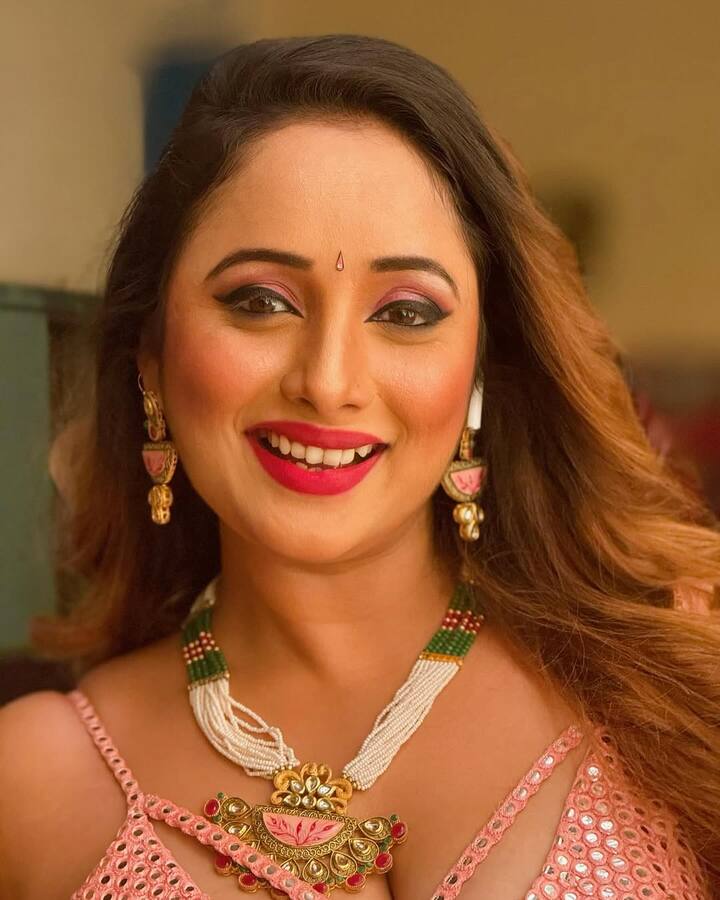 Rani Chatterjee had told that once an actor had said that his heroine was married and had a child, so a new heroine should be cast in her place.