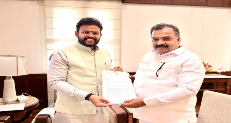 Madurai Airport improving internationally M.P Manickam tagore  Virudhunagar மதுரை விமான நிலையம் சர்வதேச அளவில் மேம்படுகிறதா? - மாணிக்தாகூர் எம்.பி. கூறியது என்ன?