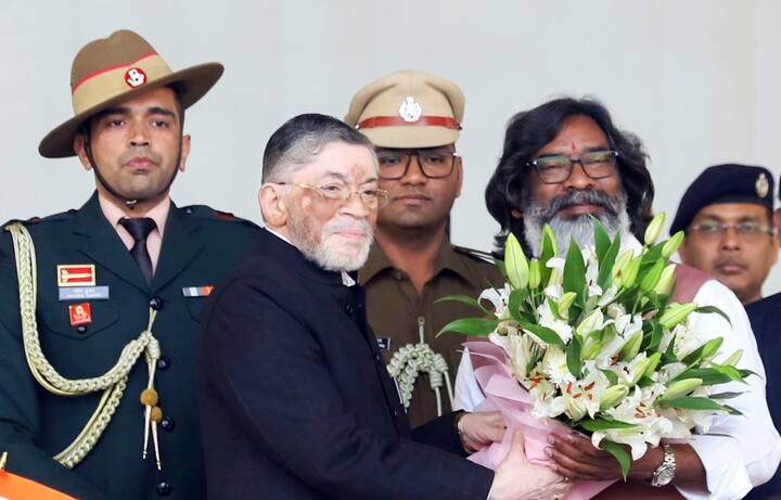 Jharkhand Governor Santosh Gangwar greets newly sworn-in Chief Chief Minister Hemant Soren at the oath ceremony, in Ranchi, on Thursday, Nov. 28, 2024. (Image Source: PTI)