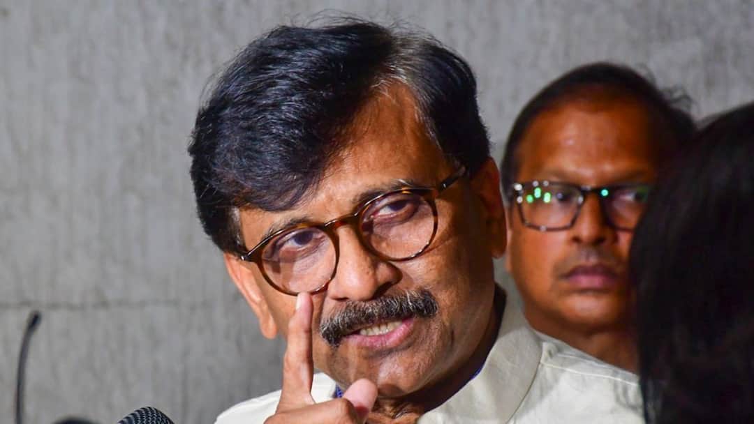 'भारी बहुमत के बाद भी CM फाइनल नहीं... ये सब दिल्ली का खेल', संजय राउत ने कसा तंज Shiv Sena UBT Sanjay Raut taunts on CM face of Mahayuti Eknath Shinde Devendra Fadnavis Maharashtra News 'भारी बहुमत के बाद भी CM फाइनल नहीं... ये सब दिल्ली का खेल', संजय राउत ने कसा तंज