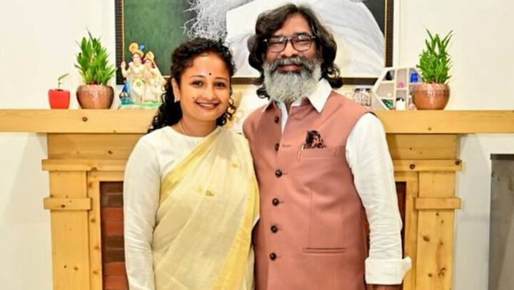 Jharkhand Chief Minister designate Hemant Soren with his wife and JMM leader Kalpana Soren before the former's swearing-in ceremony. (Image Source: PTI)