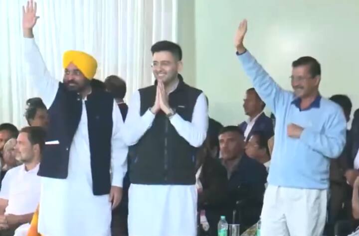 AAP national convener Arvind Kejriwal, party MP Raghav Chadha, and Punjab CM Bhagwant Mann at the oath ceremony of Jharkhand CM-designate Hemant Soren. (Image Source: ANI)
