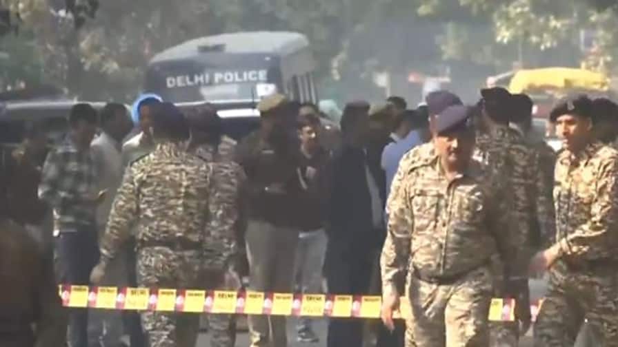Delhi: દિલ્હીના પ્રશાંત વિહારમાં PVR પાસે વિસ્ફોટ, પોલીસે શરૂ કરી તપાસ A call regarding a blast was received from the Prashant Vihar area in Delhi Delhi: દિલ્હીના પ્રશાંત વિહારમાં PVR પાસે વિસ્ફોટ, પોલીસે શરૂ કરી તપાસ