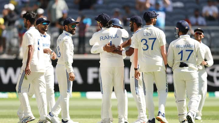 Indian Cricket Team 36 All Out: भारत और ऑस्ट्रेलिया के बीच बॉर्डर-गावस्कर ट्रॉफी का दूसरा टेस्ट एडिलेड ओवल में खेला जाएगा. यह वही मैदान है, जहां टीम इंडिया 36 रनों पर ऑलआउट हो गई थी.