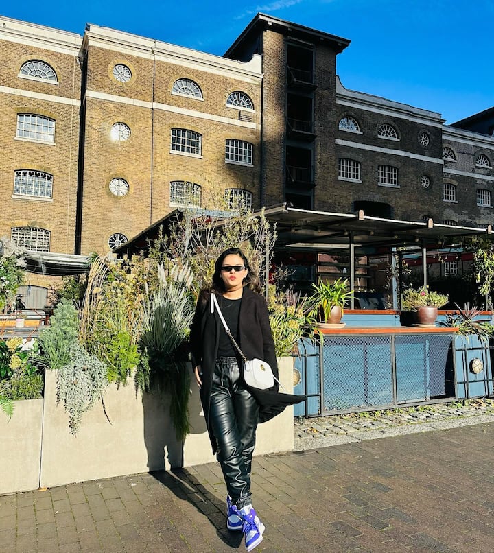 त्यानंतर ईशाने ऋषभ पंतला फायटर म्हटले होते. पंतच्या इन्स्टाग्राम पोस्टवर ईशाने कमेंट केली होती.