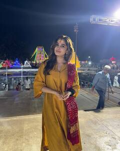 बेटी राशा संग रवीना टंडन पहुंची मल्लिकार्जुन मंदिर, डेब्यू फिल्म रिलीज से पहले लिया महादेव का आशीर्वाद