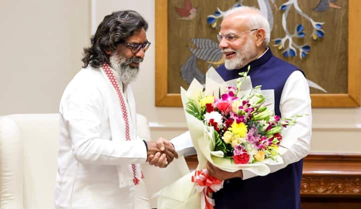 Prime Minister Narendra Modi during a meeting with Jharkhand Chief Minister designate Hemant Soren, in New Delhi. (Image Source: PTI)