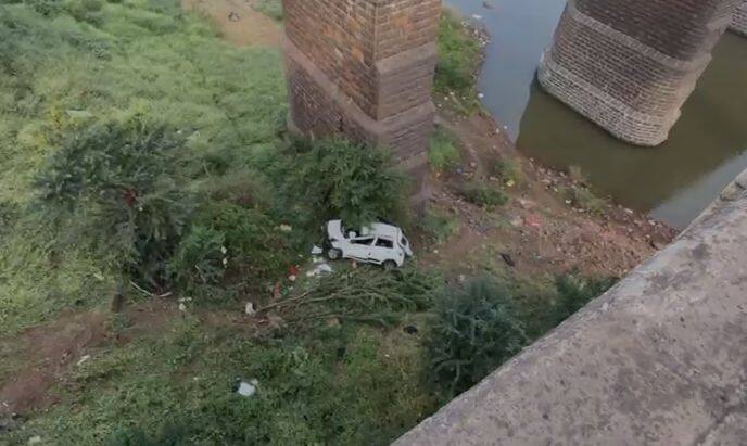 मृतात दोन महिला आणि एका पुरुषाचा समावेश आहे.