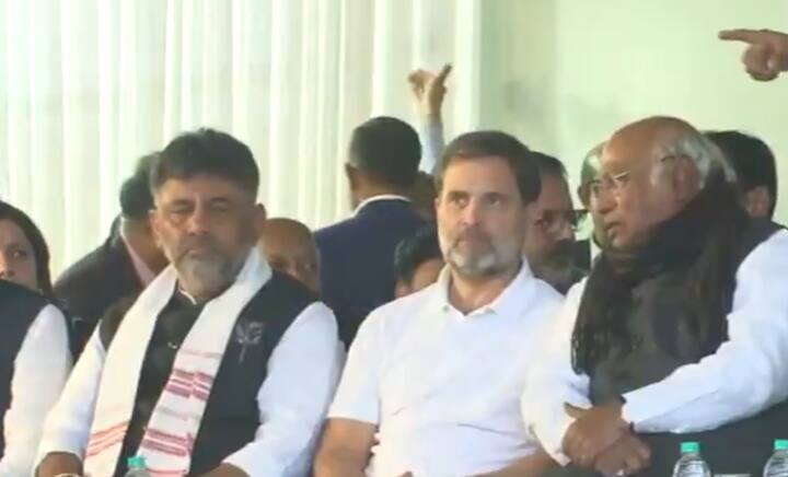 Congress president Mallikarjun Kharge, Lok Sabha LoP Rahul Gandhi, Karnataka deputy CM DK Shivakumar, Jharkhand Congress state-in-charge Ghulam Ahmed Mir at Ranchi's Morabadi Ground. (Image Source: ANI)