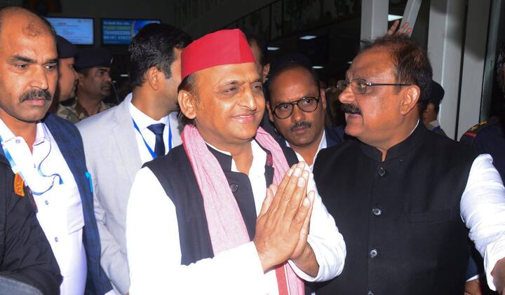 Samajwadi Party President Akhilesh Yadav at the Ranchi airport to attend the swearing-in ceremony of Jharkhand Chief Minister designate Hemant Soren, Thursday, Nov. 28, 2024. (Image Source: PTI)